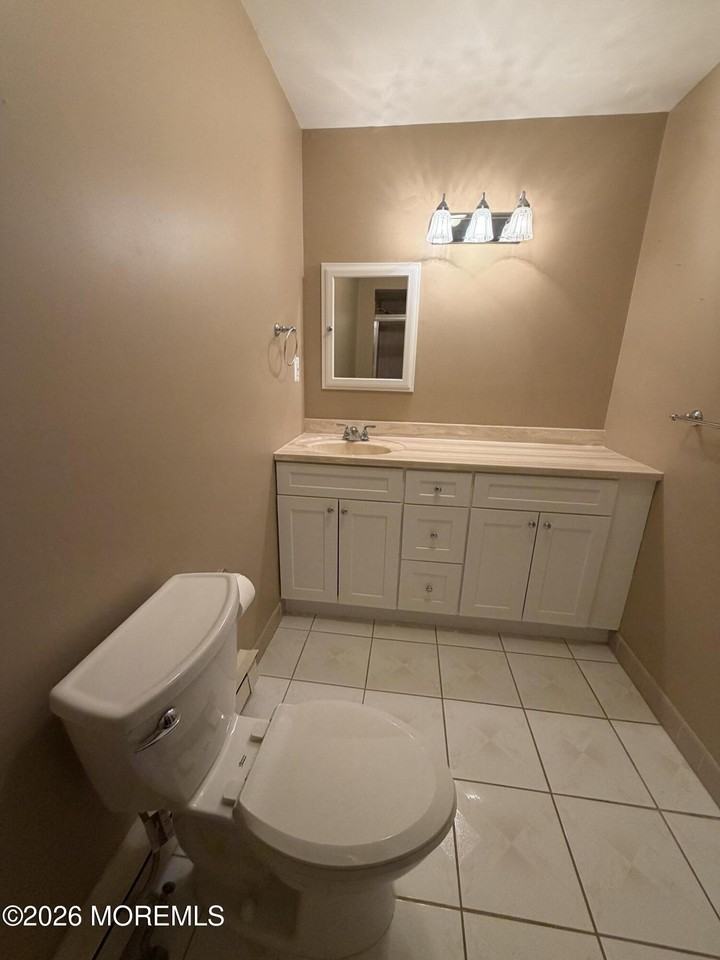 218 Medford Ct #H - Photo 6 of 10