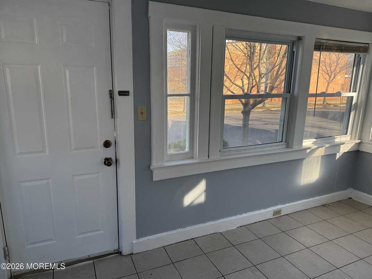 811 Central Ave - Photo 2 of 29