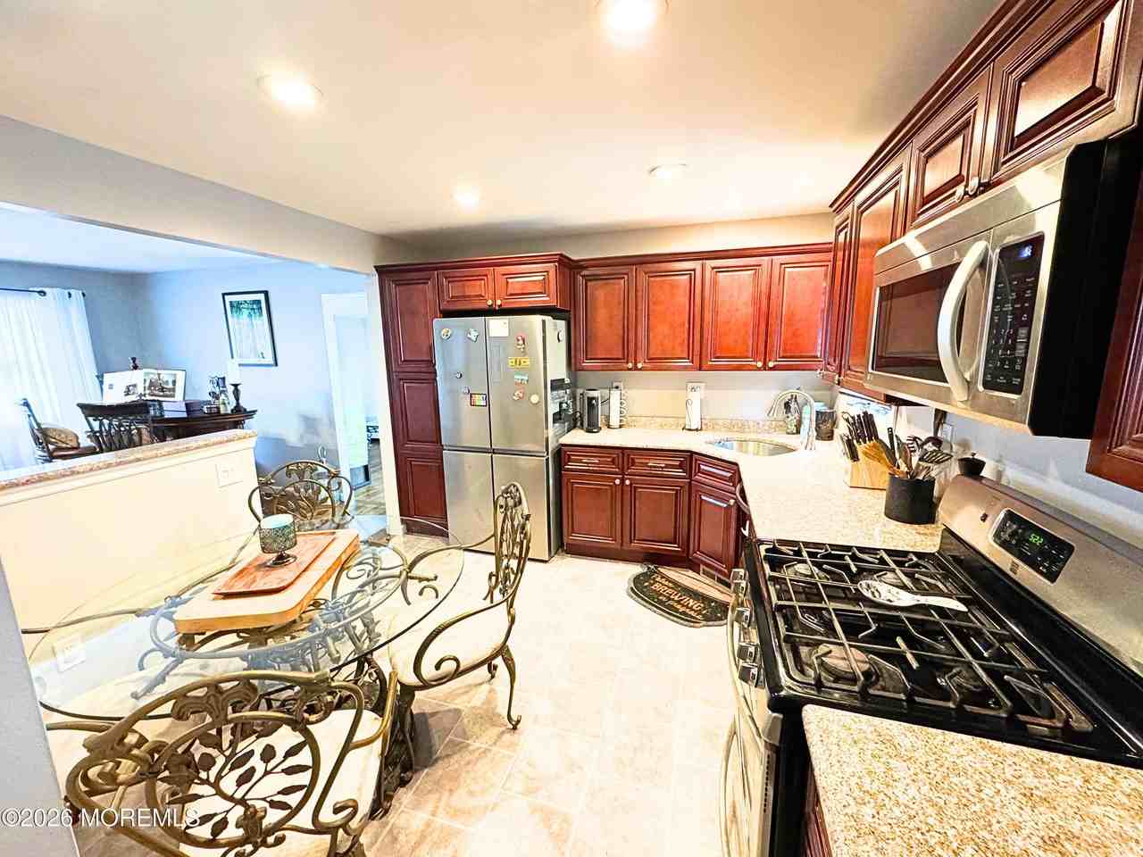 524 Pennsylvania Ave - Photo 5 of 20