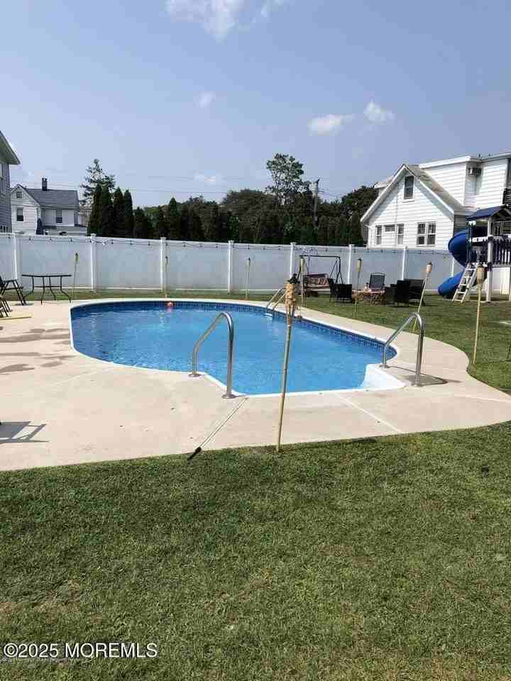 317 Roosevelt Ave - Photo 2 of 6