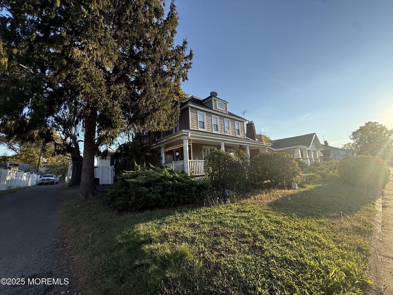 604 Irving Pl - Photo 2 of 12