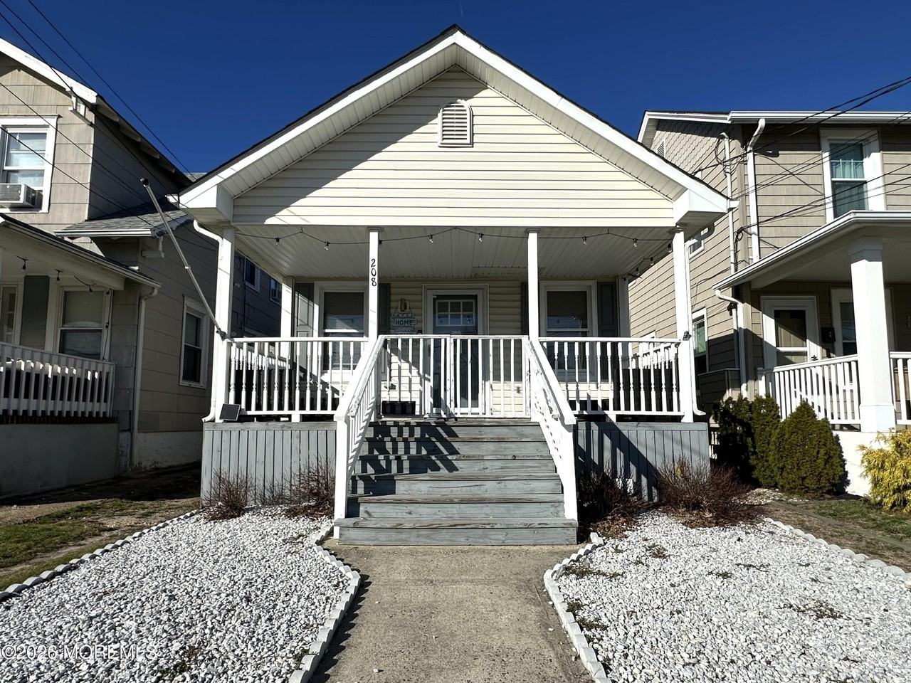 208 15th Ave - Photo 2 of 31