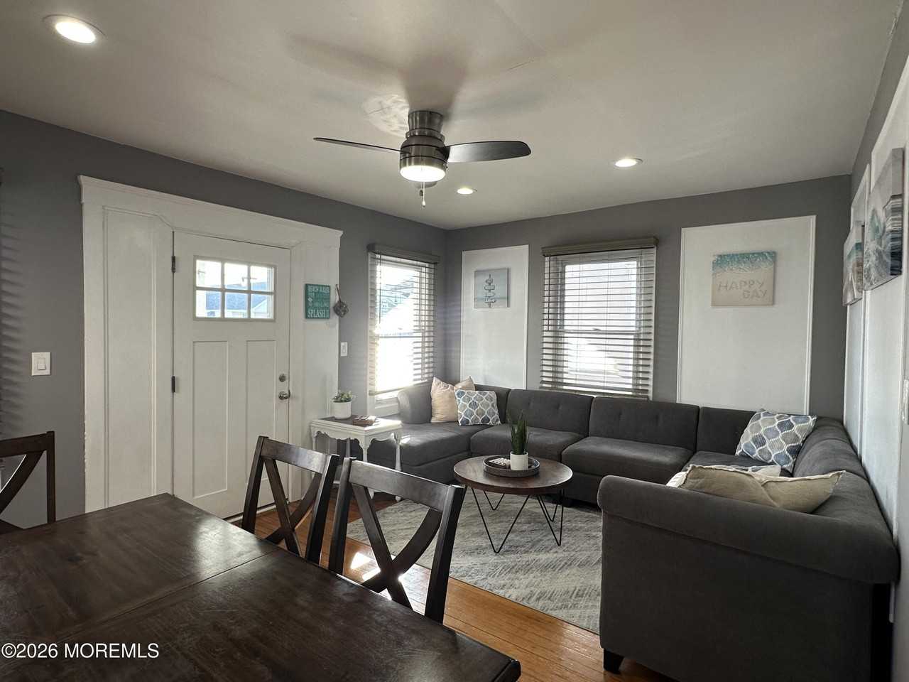 208 15th Ave - Photo 4 of 31