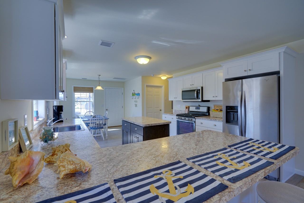 1955 Railway Ave E - Photo 6 of 18