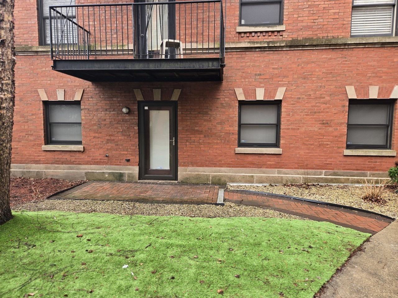 5948 S King Dr Apt 1 - Photo 2 of 11