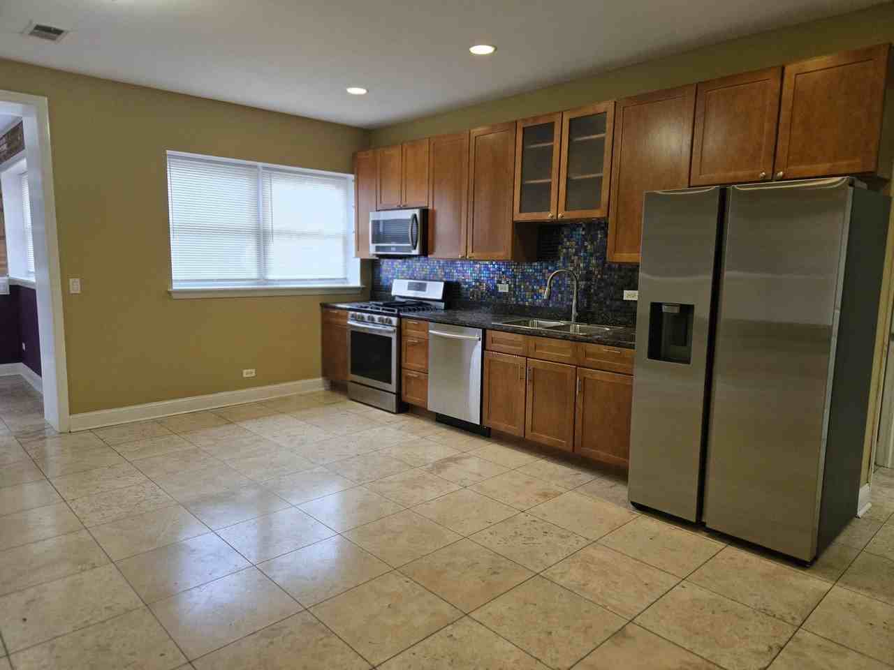 5948 S King Dr Apt 1 - Photo 6 of 11