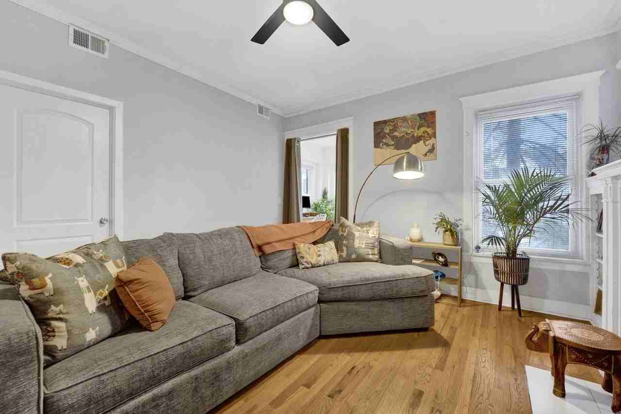 3226 W Potomac Ave Apt 1f - Photo 3 of 19