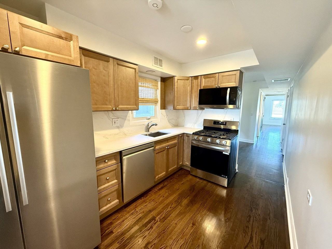 6017 W Montrose Ave Unit 2 - Photo 2 of 11