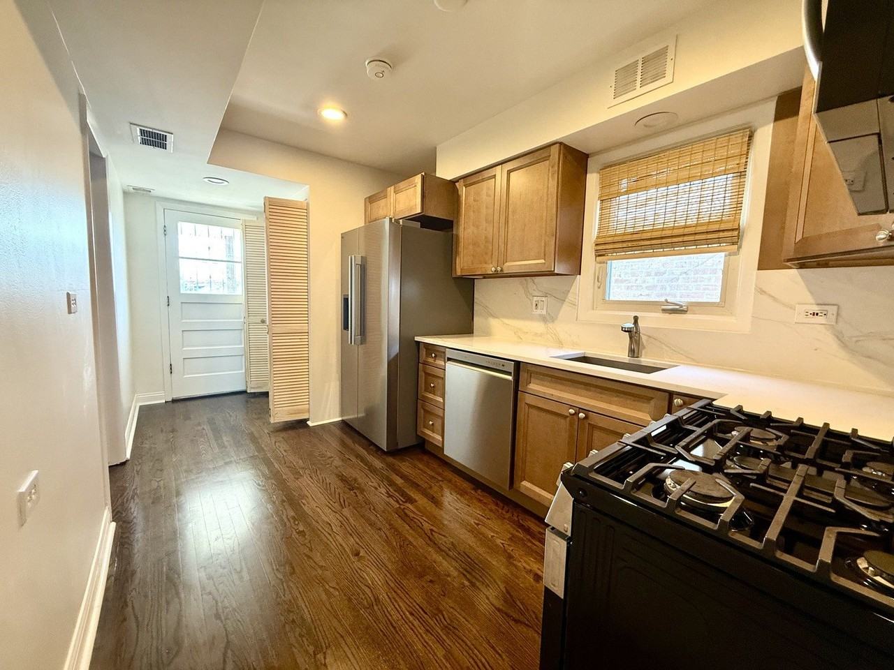 6017 W Montrose Ave Unit 2 - Photo 3 of 11