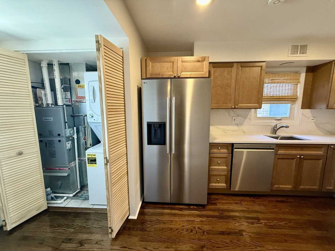 6017 W Montrose Ave Unit 2 - Photo 4 of 11