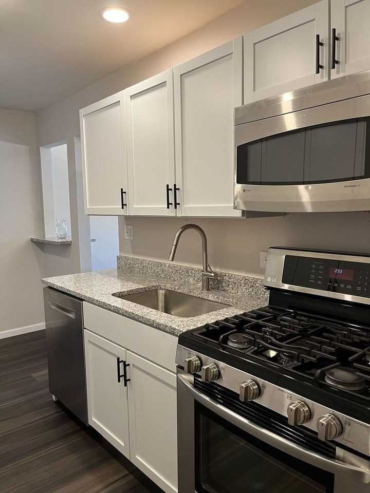 5101 Carriageway Dr Apt 204b - Photo 5 of 28