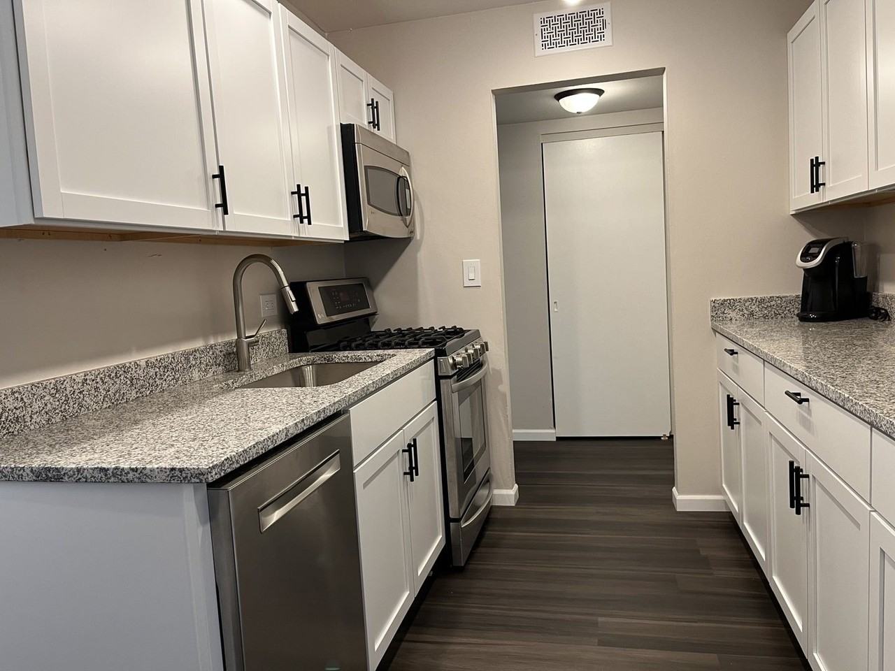 5101 Carriageway Dr Apt 204b - Photo 7 of 28