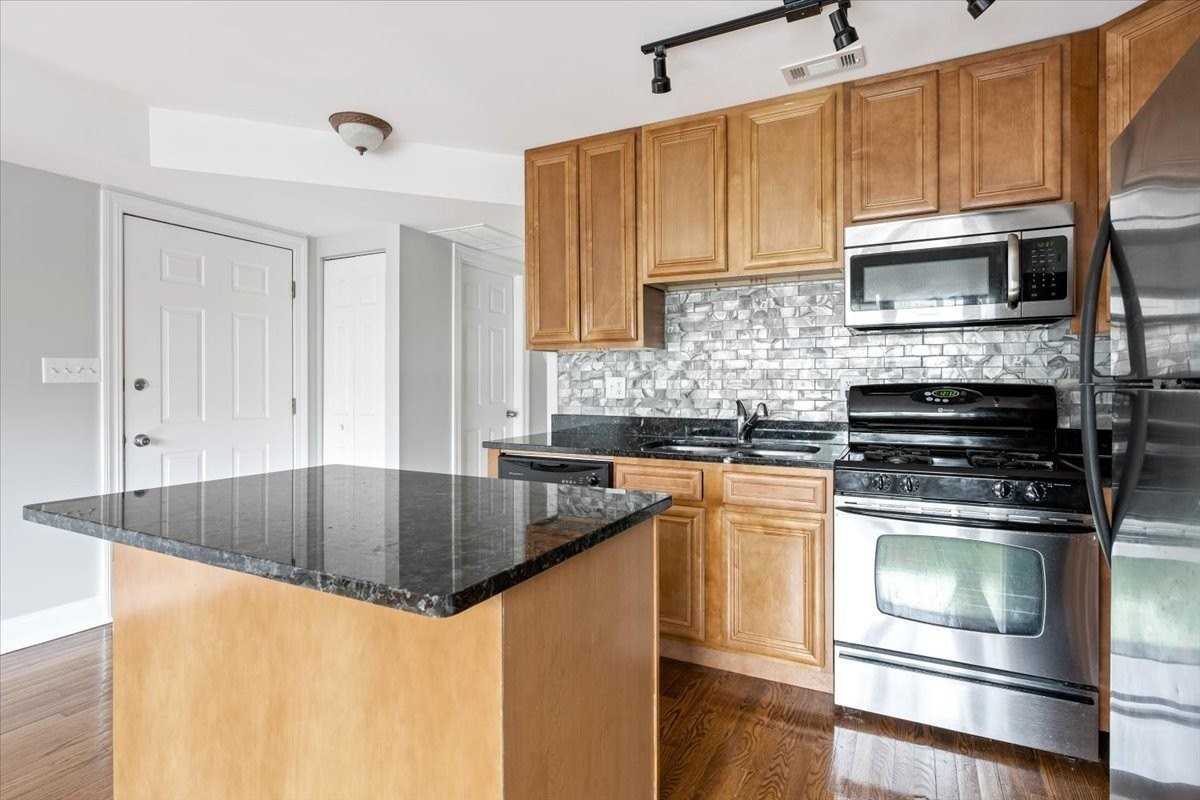 1343 W Winona St Apt 2w - Photo 4 of 15