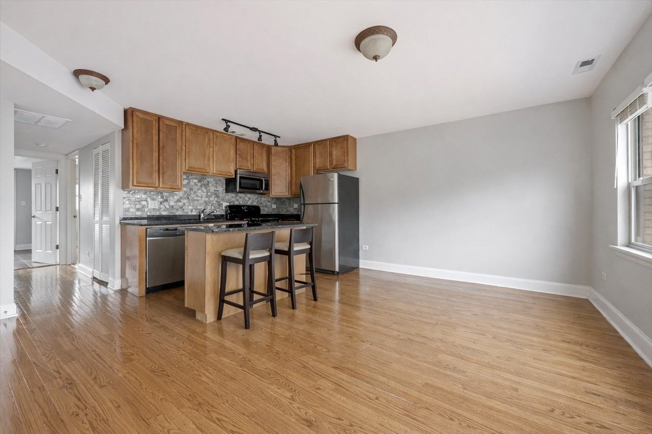 1343 W Winona St Apt 2w - Photo 5 of 15