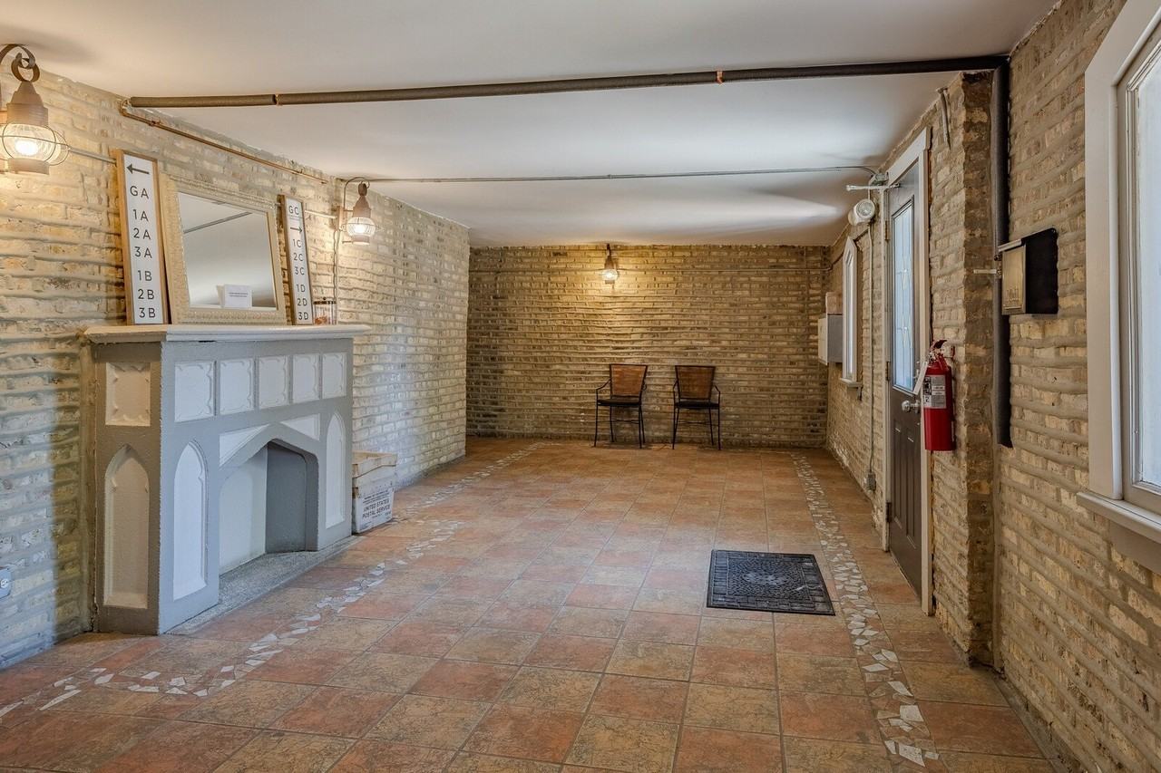 3100 W Addison St Apt 1a - Photo 4 of 29