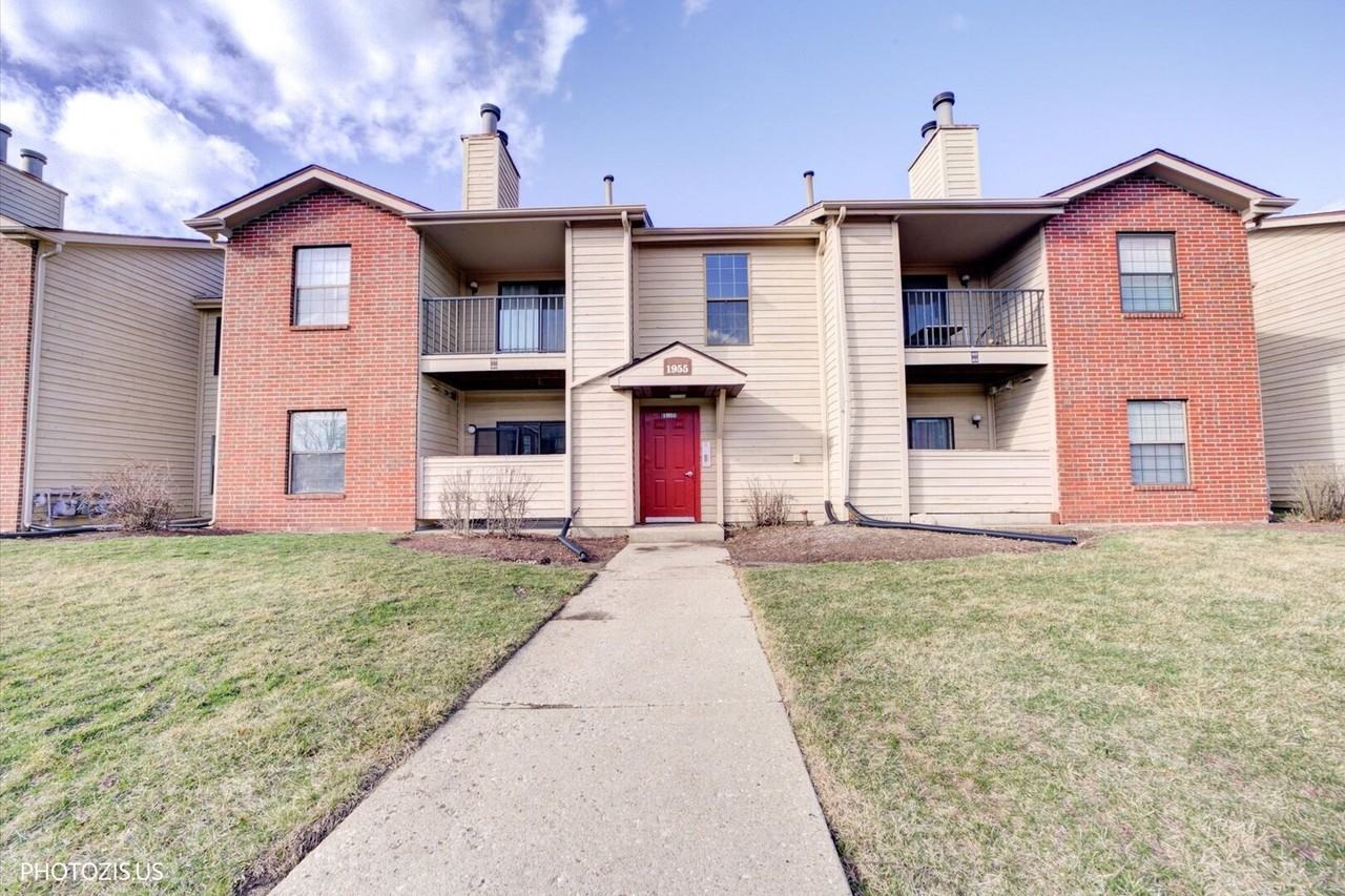 1955 N Hicks Rd Apt 105 - Photo 2 of 25