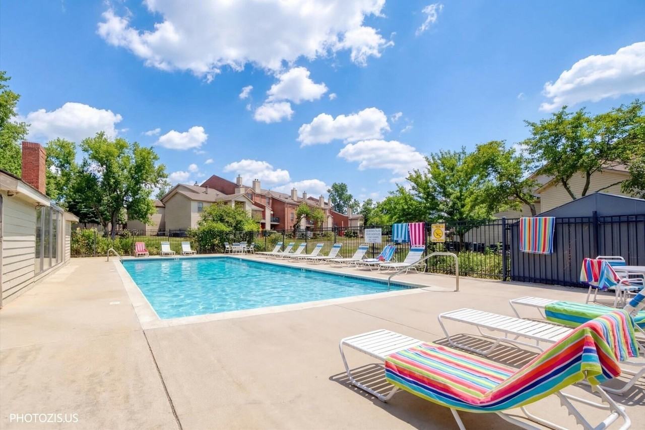 1955 N Hicks Rd Apt 105 - Photo 3 of 25