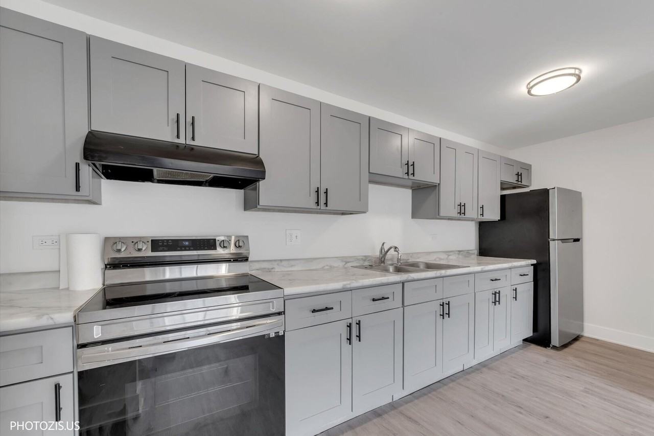 1955 N Hicks Rd Apt 105 - Photo 5 of 25