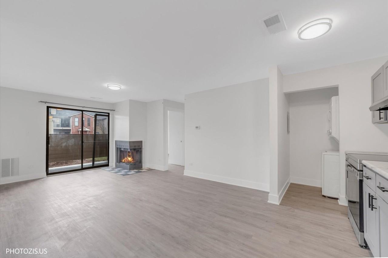 1955 N Hicks Rd Apt 105 - Photo 6 of 25