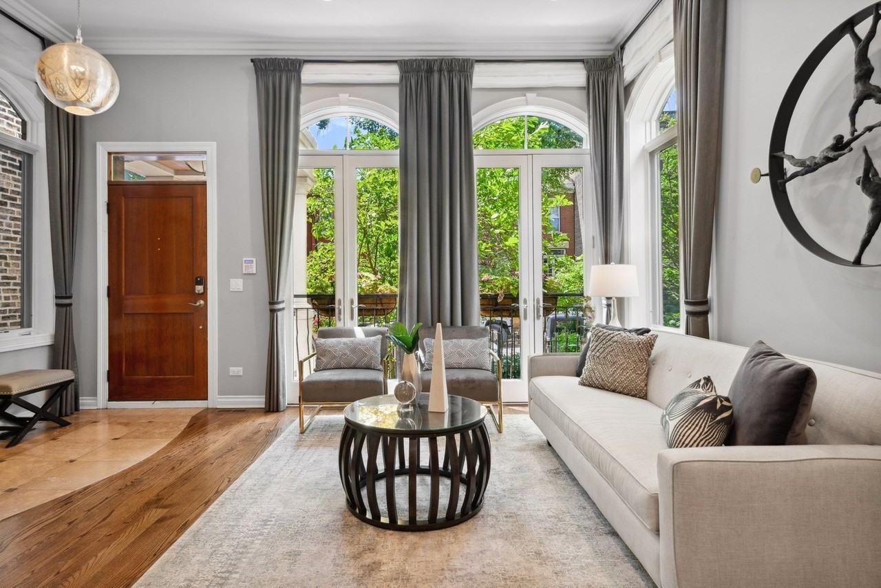 1925 N Bissell St - Photo 4 of 38