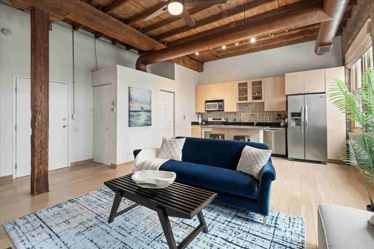 2510 N Wayne Ave Apt 308 - Photo 7 of 19