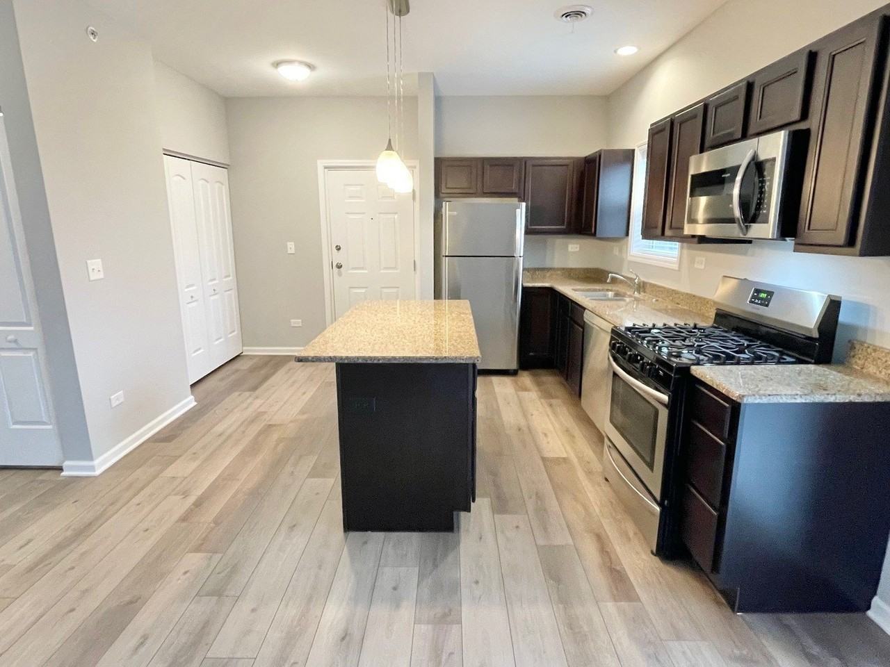 811 E Main St Unit 3d - Photo 4 of 13