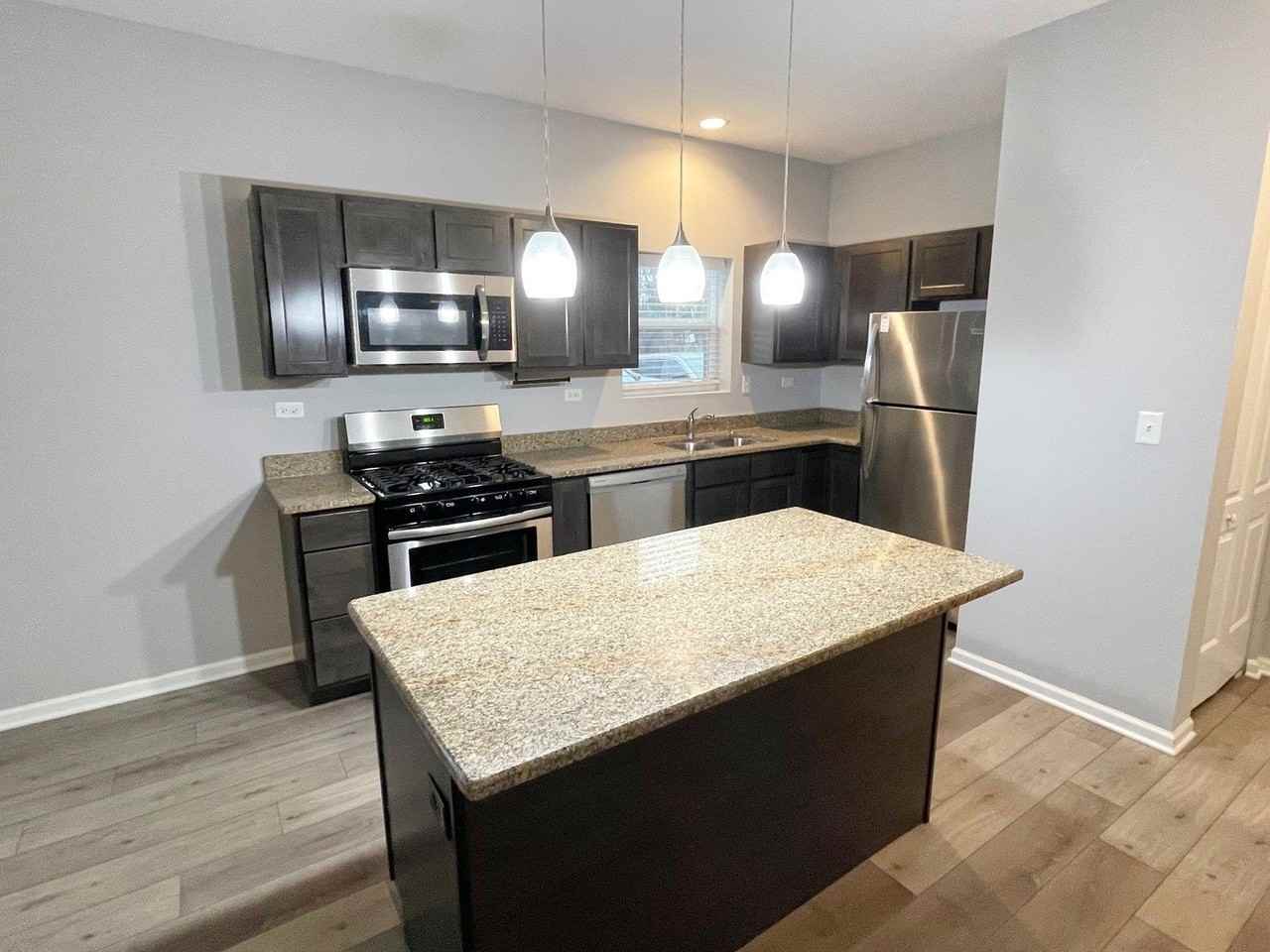 809 E Main St Unit 1e - Photo 3 of 14