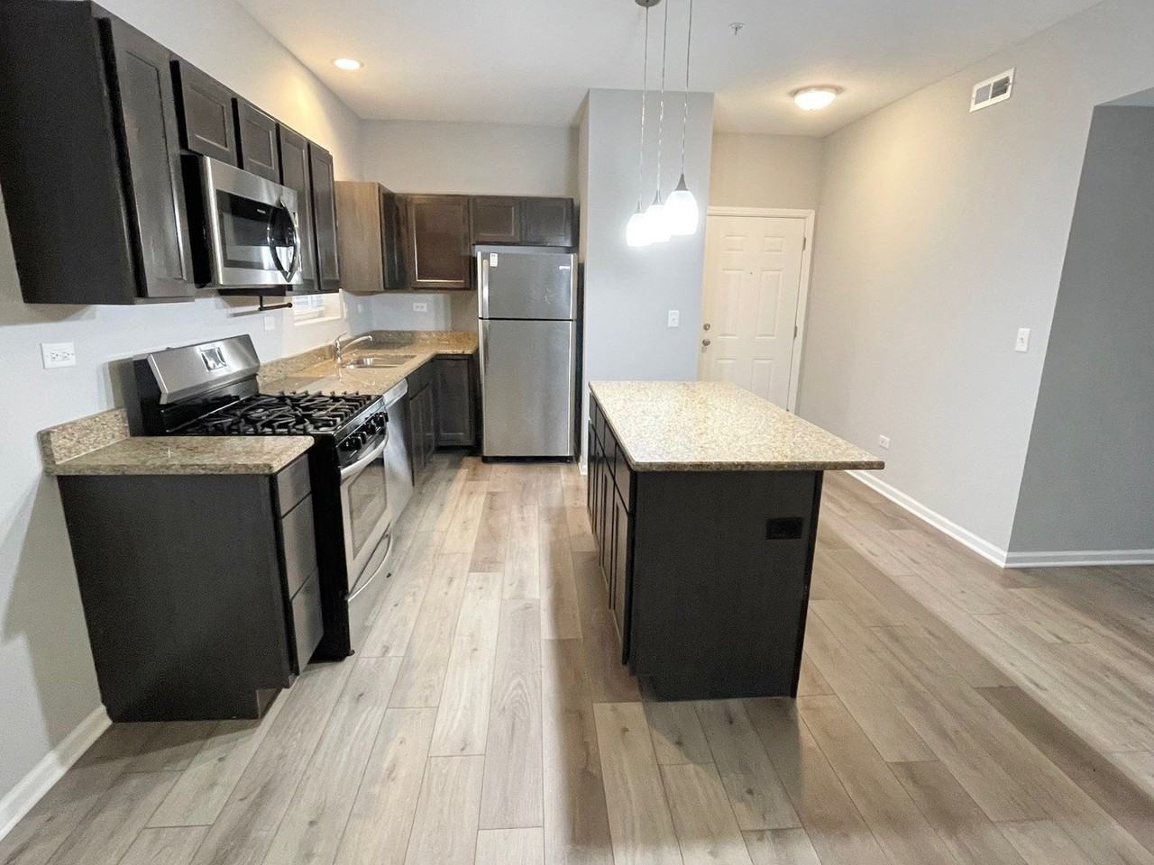 809 E Main St Unit 1e - Photo 4 of 14