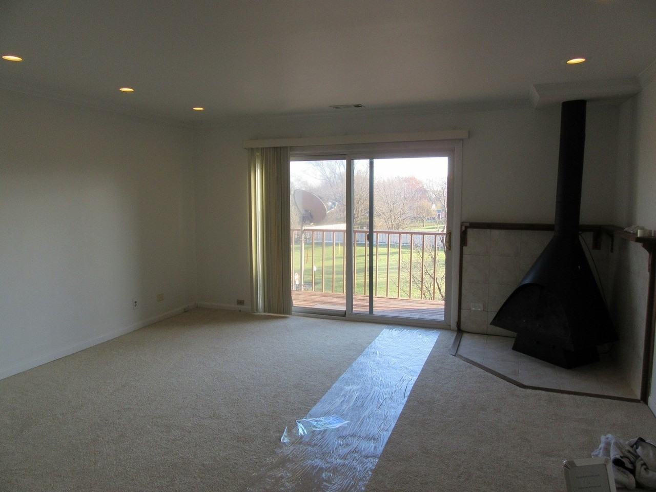 733 Limerick Ln Apt 3d - Photo 2 of 15