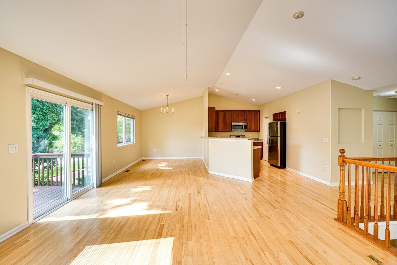 3147 Saganashkee Ln - Photo 3 of 28