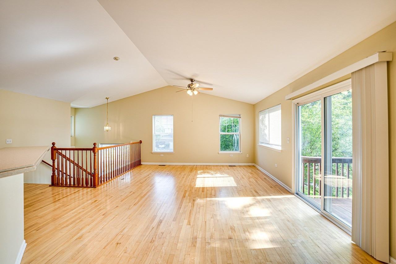 3147 Saganashkee Ln - Photo 5 of 28