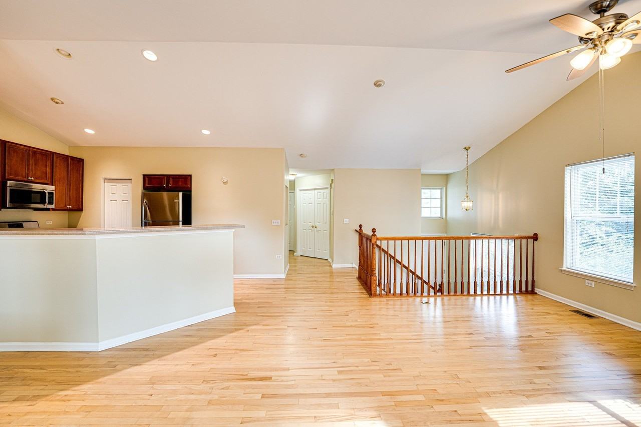 3147 Saganashkee Ln - Photo 6 of 28