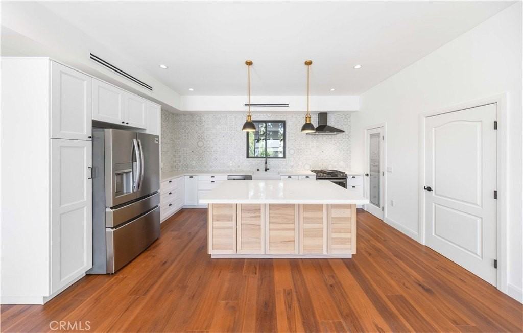 7503 Hesperia Ave - Photo 4 of 41