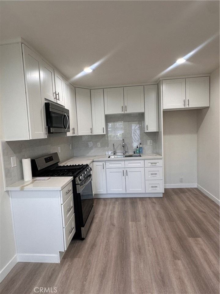 19115 Ludlow St - Photo 3 of 17