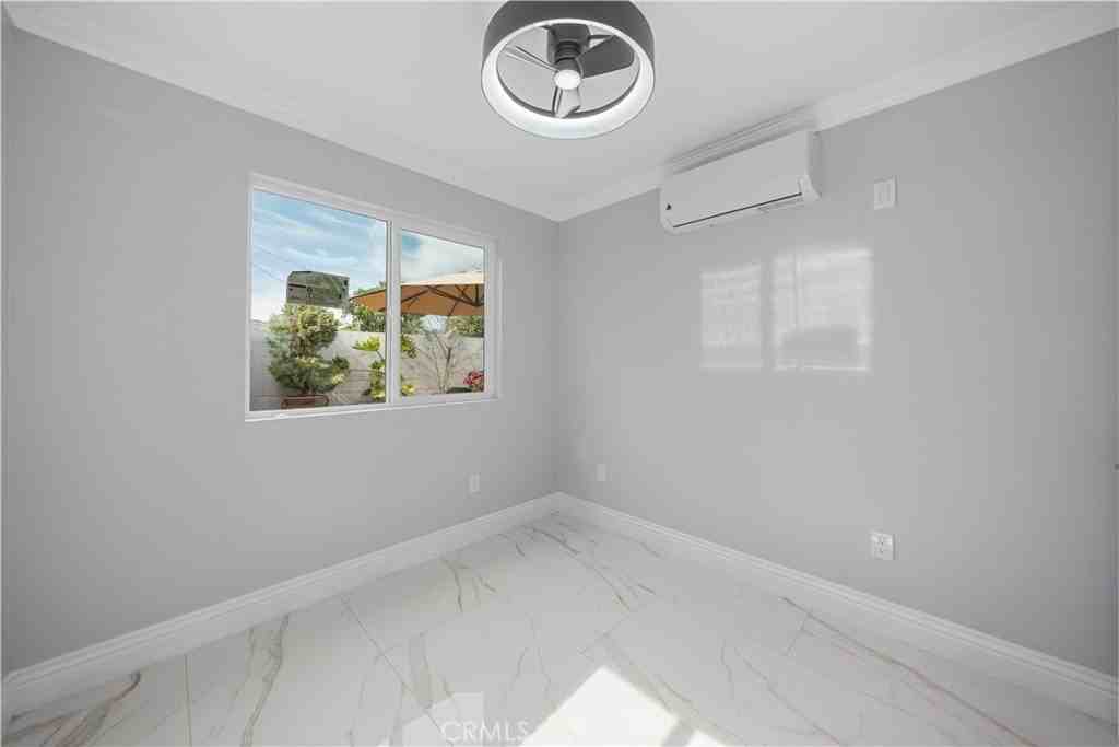 12943 Bess Ave - Photo 6 of 35