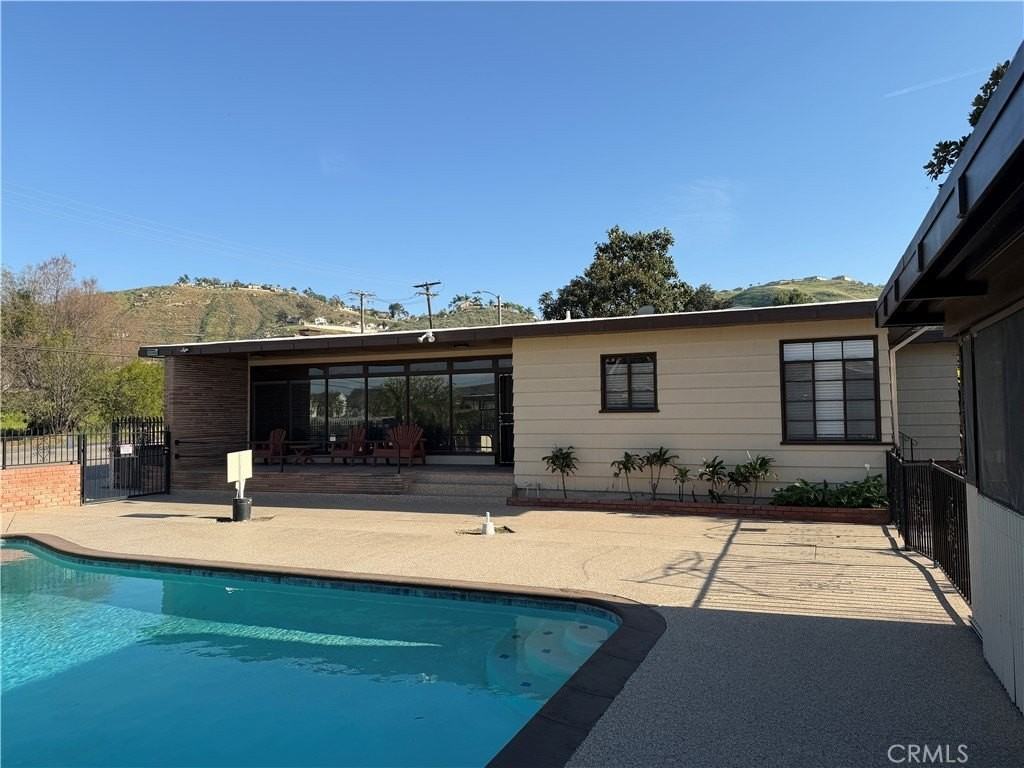 3590 Buchanan St - Photo 4 of 50