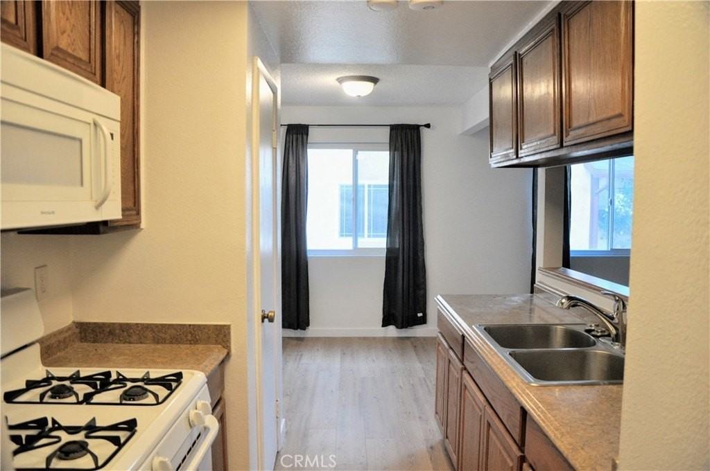 1189 W Sierra Madre Ave - Photo 5 of 23