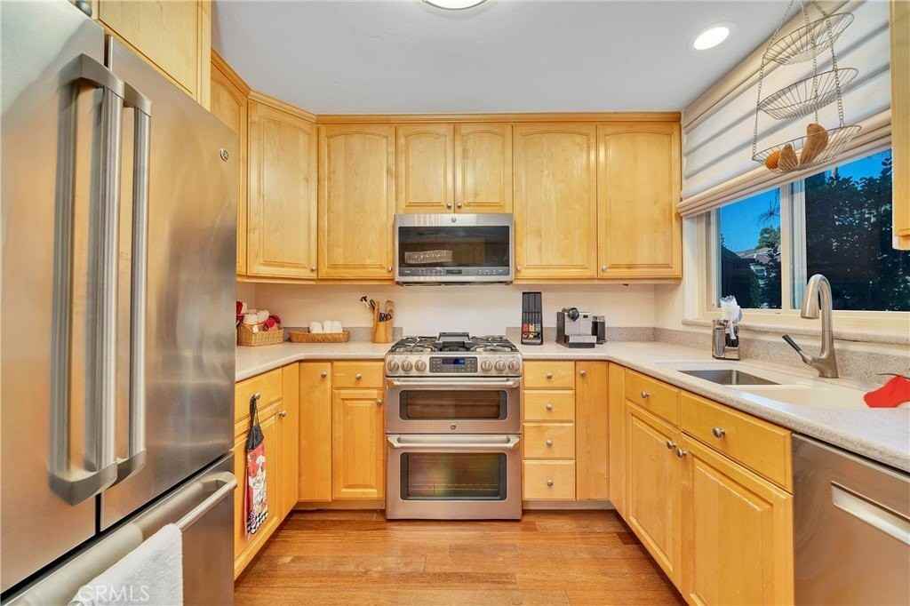 335 Cypress Dr - Photo 3 of 16