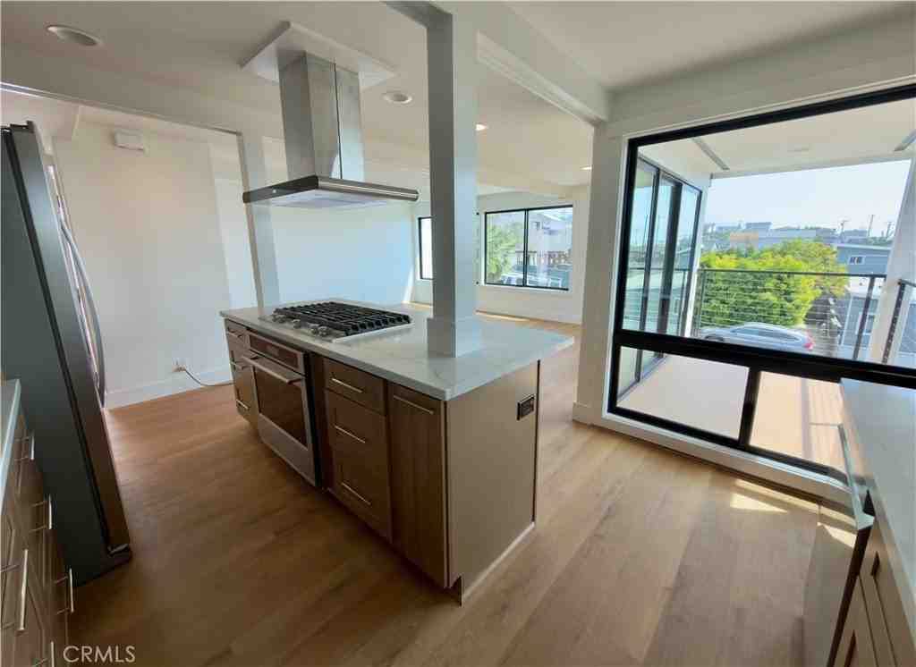 232 Fairview St - Photo 4 of 20