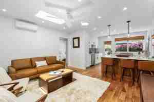 featured image of 219 24th St