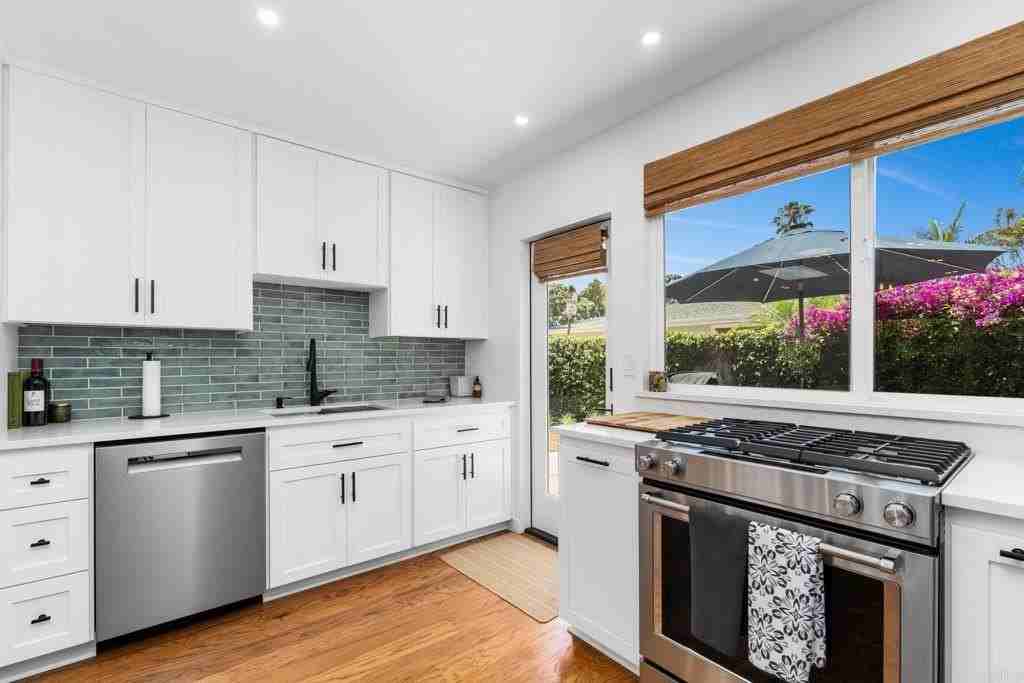 219 24th St - Photo 2 of 11