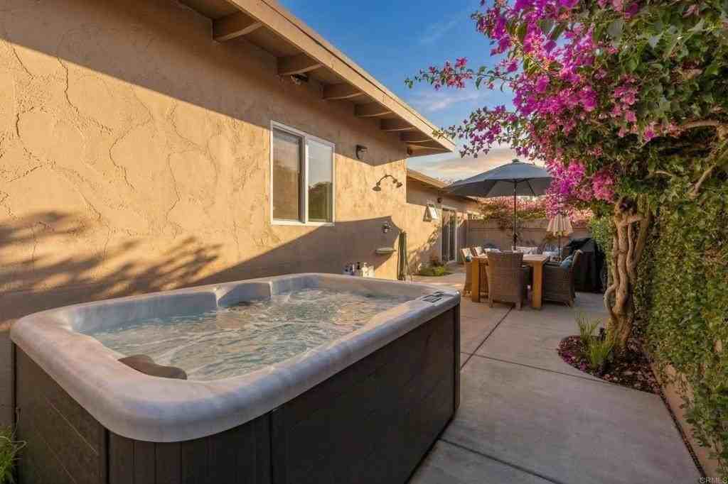 219 24th St - Photo 5 of 11