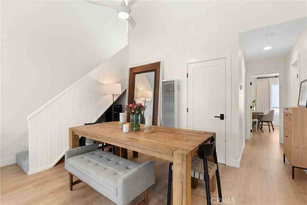 617 Acacia Ave - Photo 4 of 19