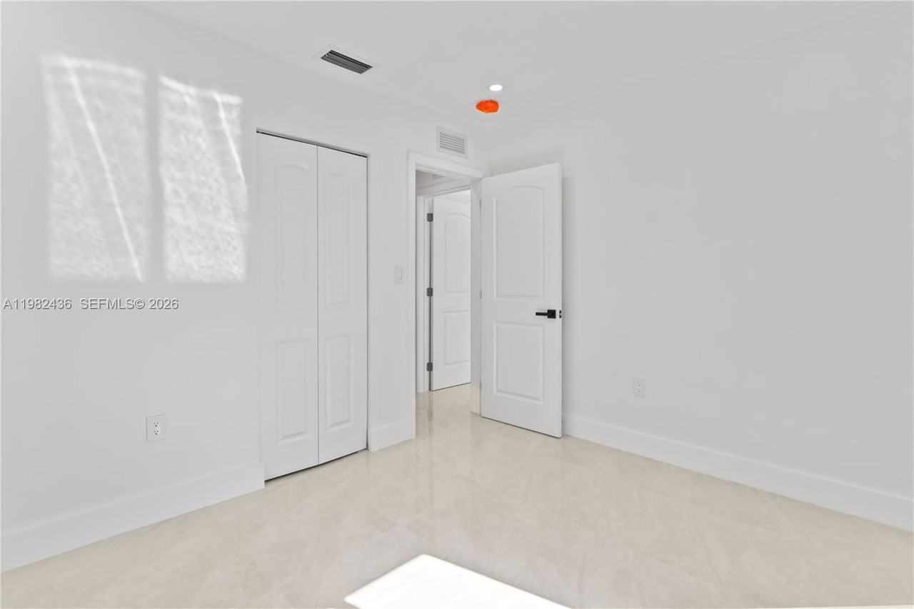 Nw 17th Ct - Photo 5 of 8