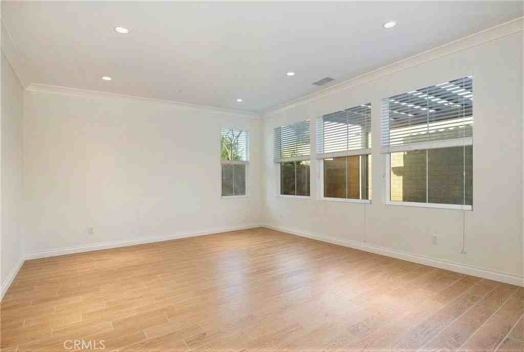 83 Wildvine - Photo 6 of 28