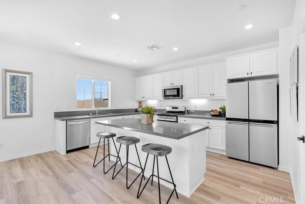 28300 Abbey Ln - Photo 7 of 42