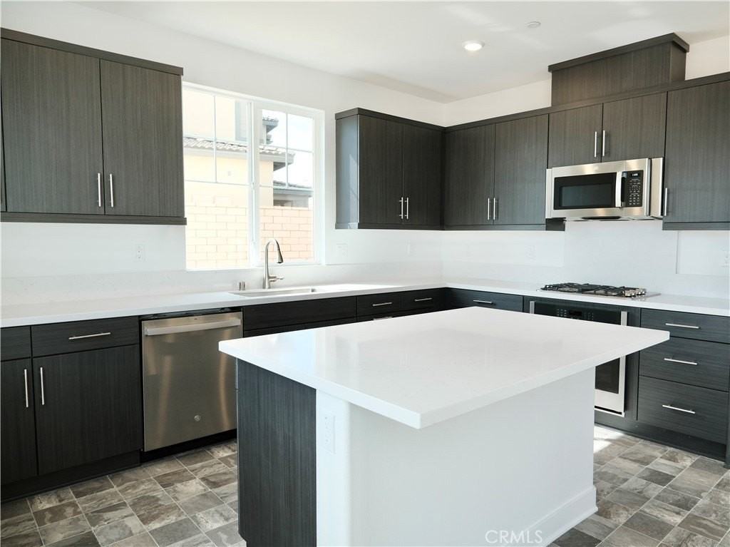 30770 White Pines Dr - Photo 3 of 44