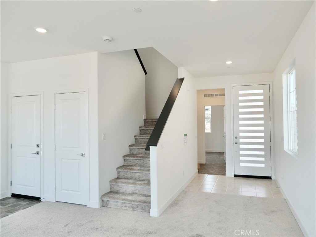 30770 White Pines Dr - Photo 5 of 44