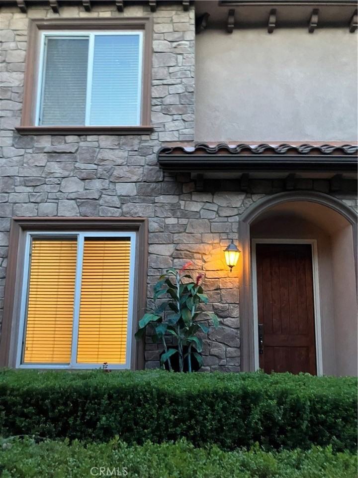 128 E Broadway #I - Photo 3 of 23