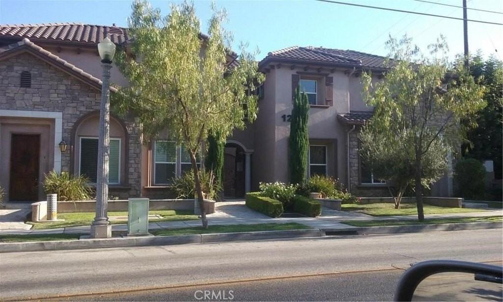 128 E Broadway #I - Photo 5 of 23